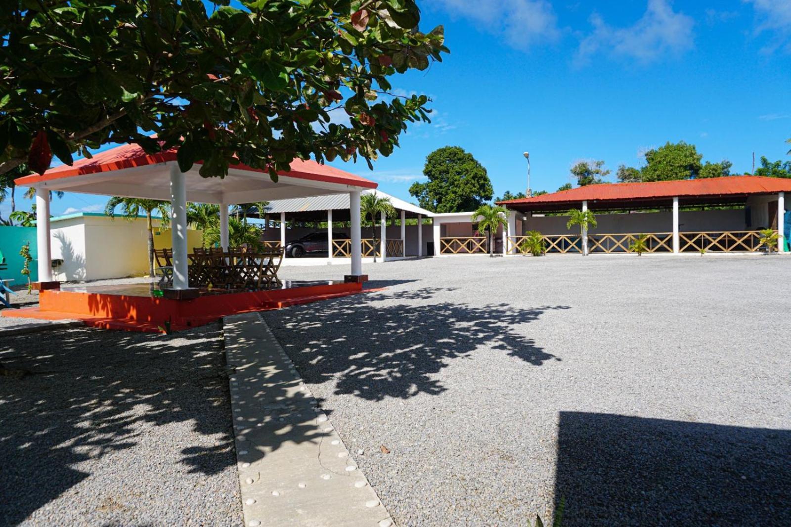 Hotel Nuevo Amanecer El Catey Exterior photo